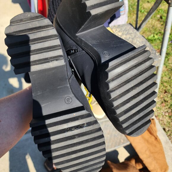 Seven brand black hiking boots - size 8 - Picture 2 of 3